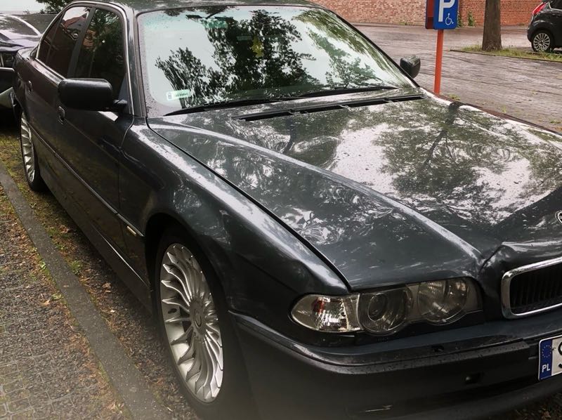 BMW 7 Series (2002) spotted in Kortrijk, Belgium