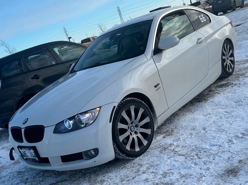 BMW 3 Series (2010) spotted in Winnipeg, Canada