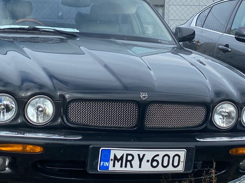 Jaguar XJ8 spotted in Espoo