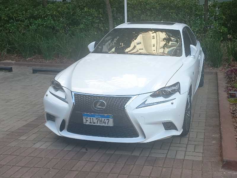 Lexus IS (2015) spotted in Rio de Janeiro, Brazil
