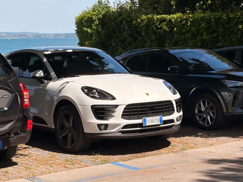 Porsche Macan (2023) spotted in Terni, Italy