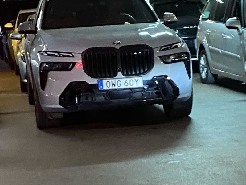 BMW X7 (2023) spotted in Castellammare di Stabia, Italy