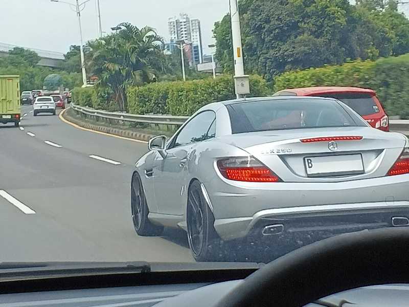 Mercedes-Benz SLK 250 spotted in Jakarta