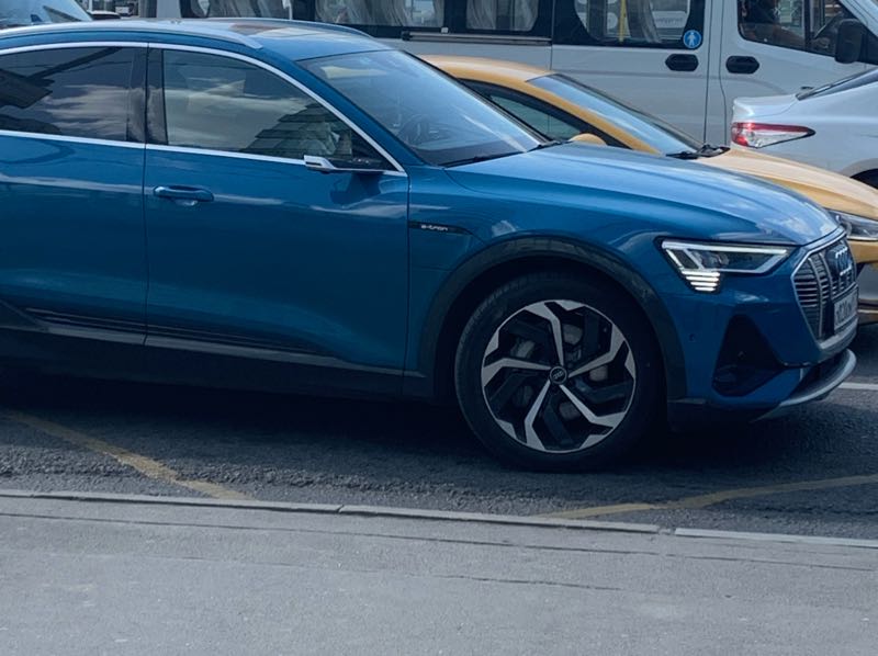 Audi e-tron spotted in Moscow