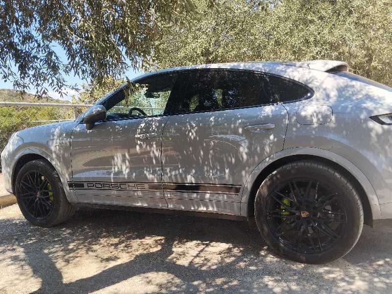Porsche Cayenne spotted in Ammoulianí