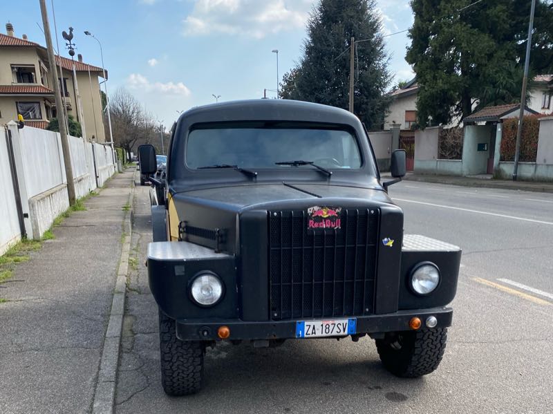 Lada Niva spotted in Milan