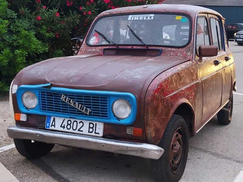 Renault 4 spotted in Grao de Murviedro