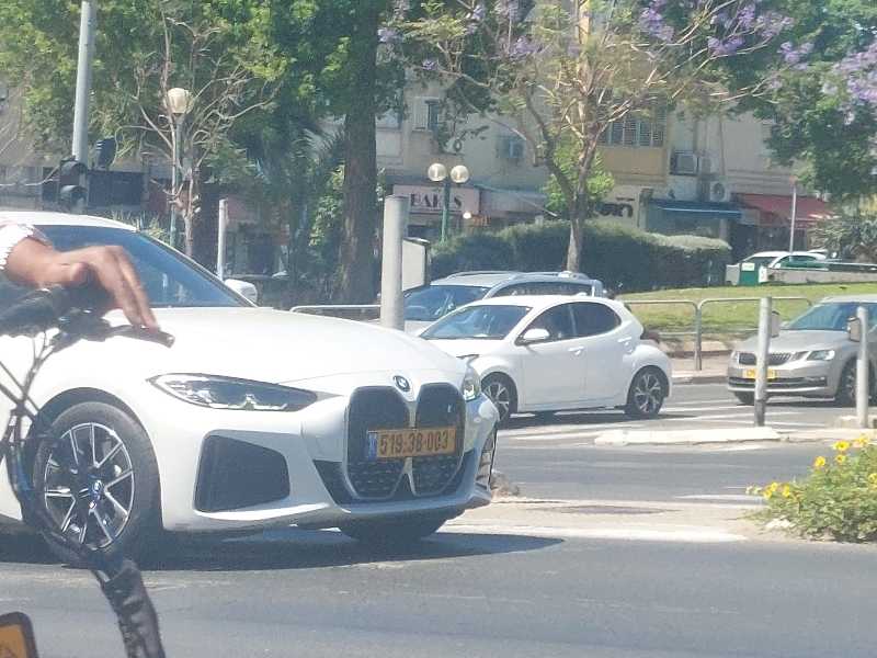 BMW i4 (2021) spotted in Tel Aviv, Israel