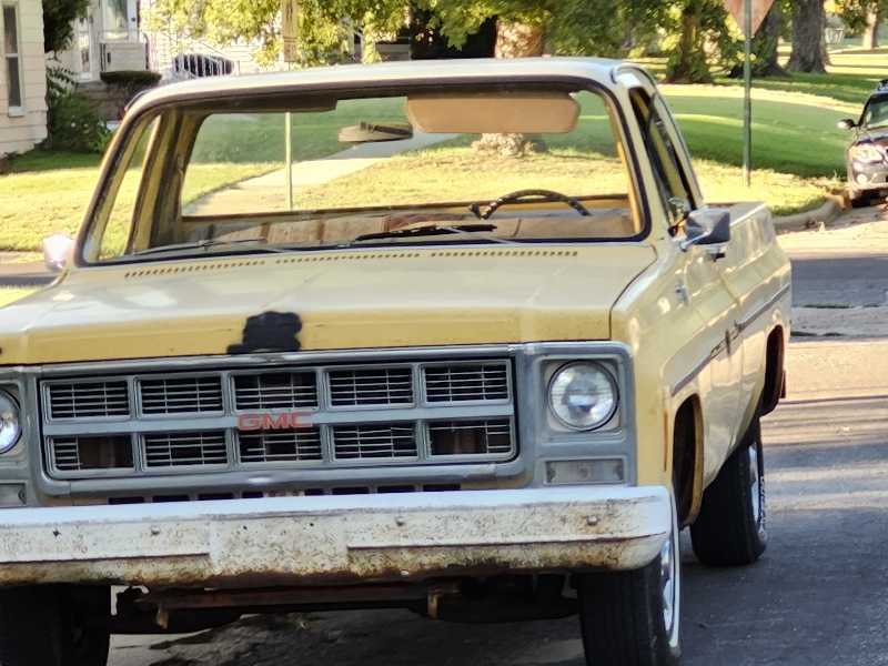 GMC Sierra spotted in Pratt