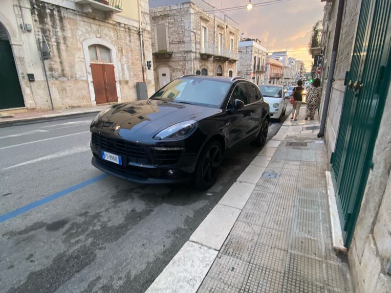 Porsche Cayenne spotted in Molfetta