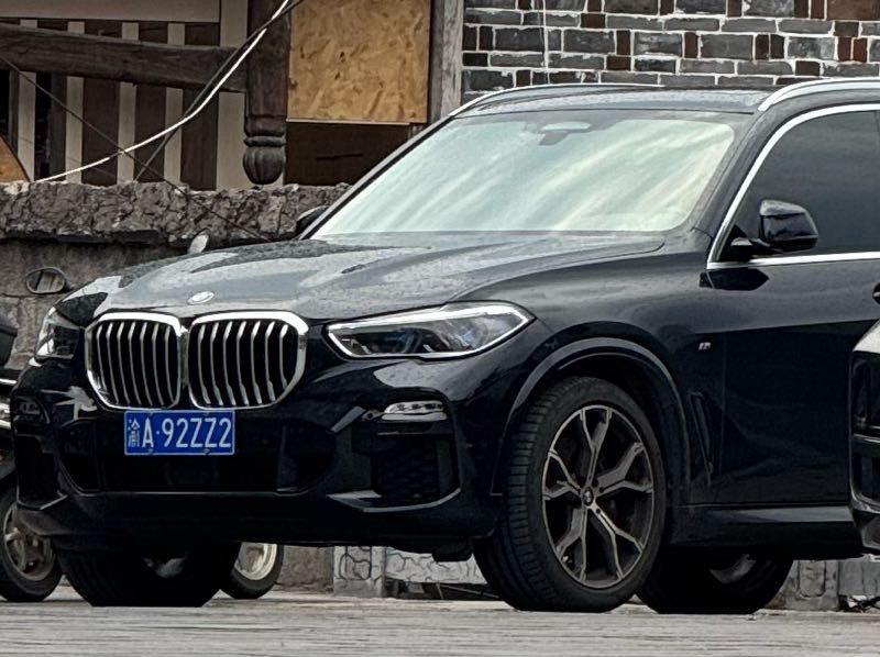 BMW X5 spotted in Luomen