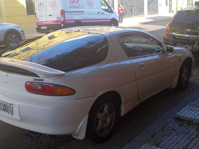 Mazda MX-3 spotted in Buenos Aires