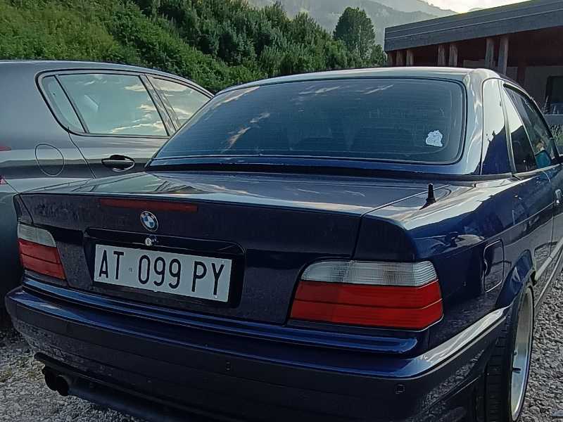 BMW 5 Series (E34) spotted in Bolzano
