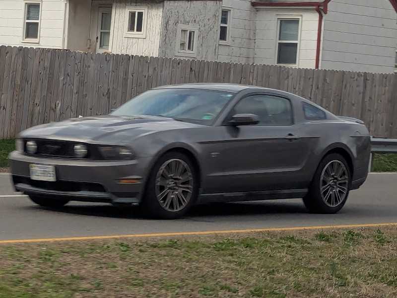 Ford Mustang GT (2013) spotted in Richmond, United States