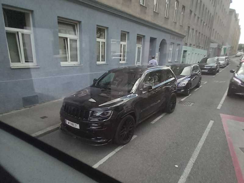 Jeep Grand Cherokee SRT spotted in Vienna