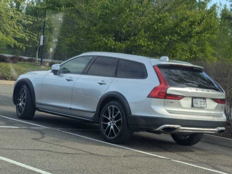 Volvo V90 Cross Country spotted in Richmond