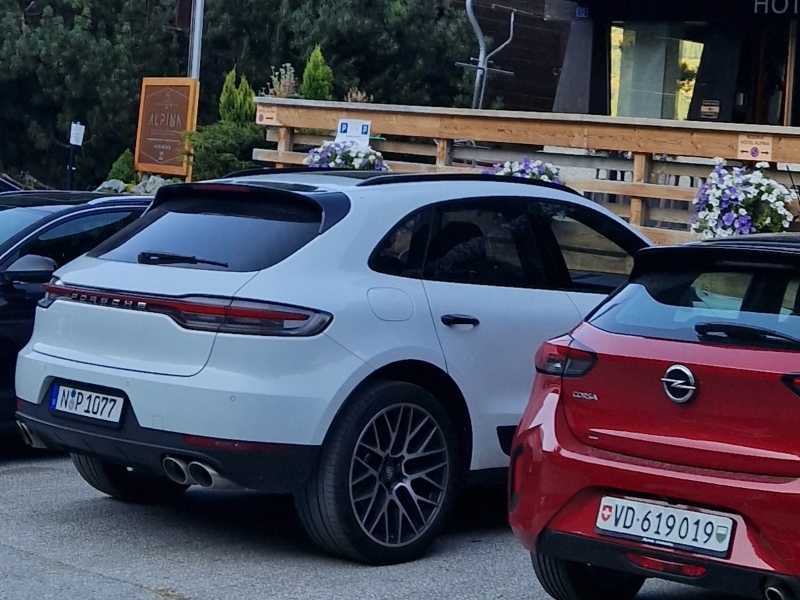 Porsche Macan spotted in Sierre