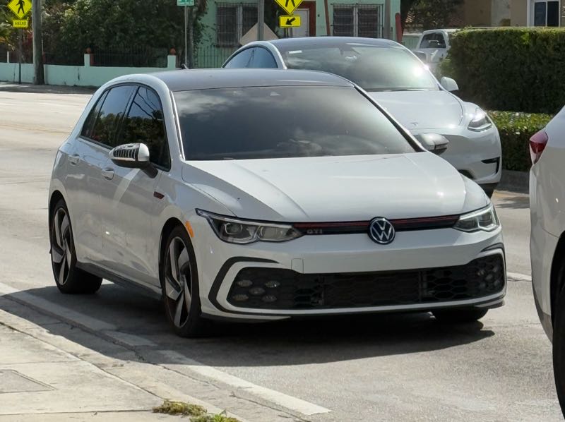 Volkswagen Golf GTI spotted in Maudaha
