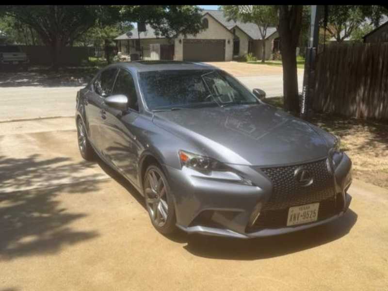 Lexus IS 350 spotted in Recife