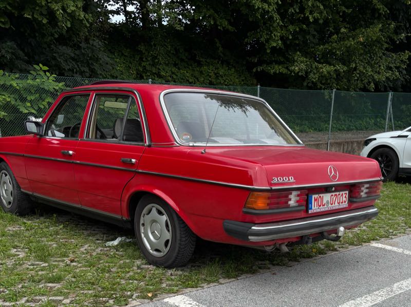 Mercedes-Benz 300D spotted in Wörgl