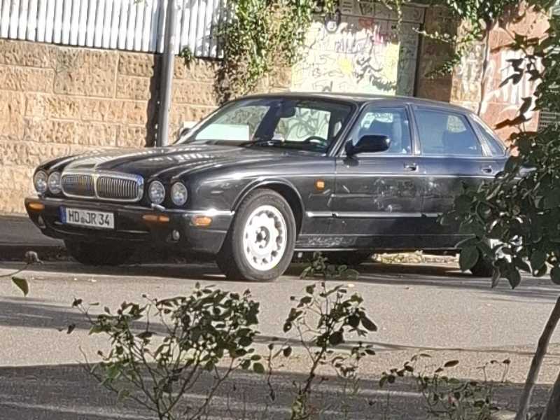 Jaguar XJ8 spotted in Heidelberg