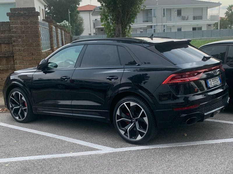 Audi Q8 (2024) spotted in Vasto, Italy
