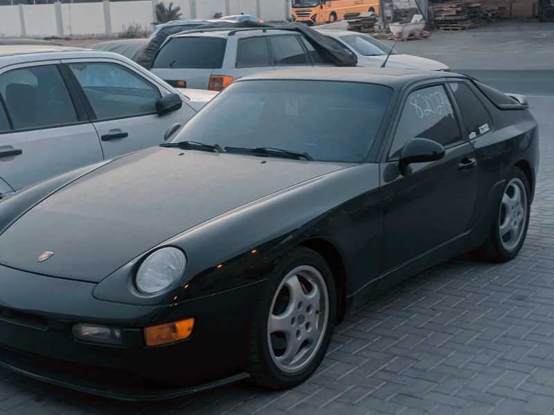 Porsche 944 (1989) spotted in Sharjah, United Arab Emirates