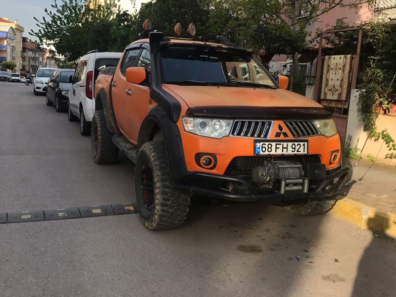 Mitsubishi Pajero spotted in Sultanbeyli