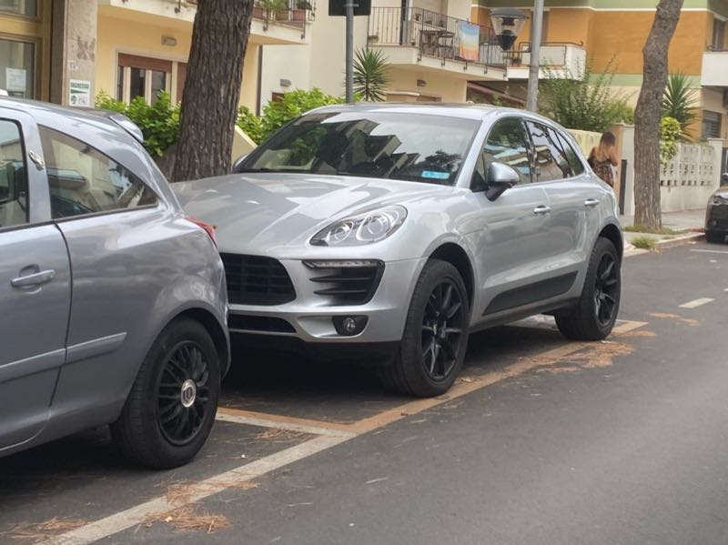 Porsche Macan (2014) spotted in Pescara, Italy
