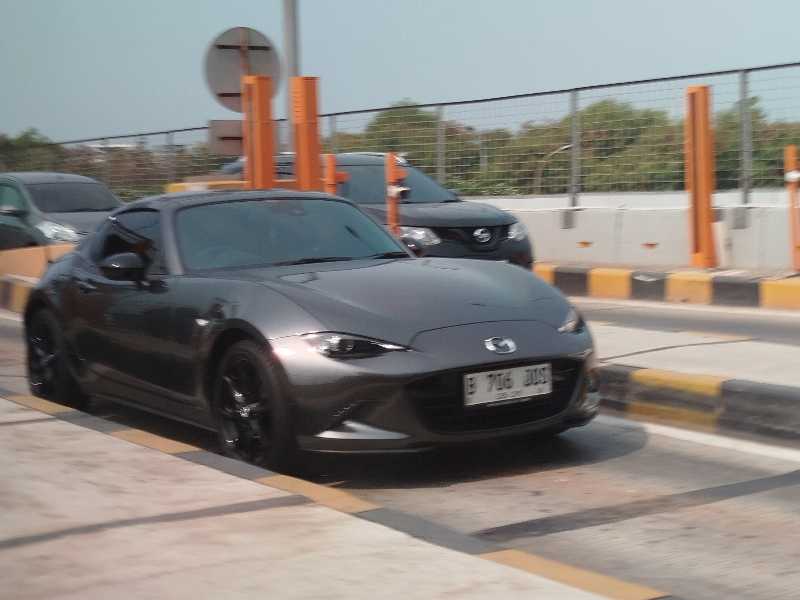 Mazda MX-5 (2016) spotted in Jakarta, Indonesia