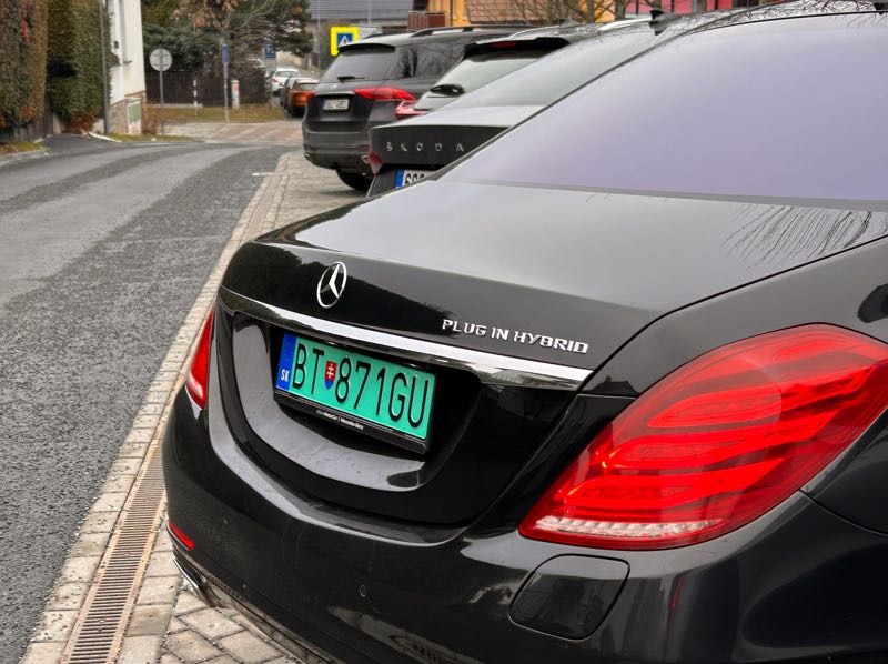 Mercedes-Benz S-Class (2020) spotted in Prague, Czechia