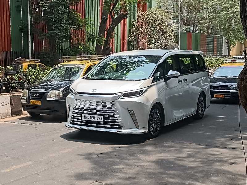 Toyota Alphard spotted in Mumbai