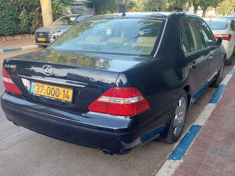 Lexus LS 430 spotted in Tel Aviv