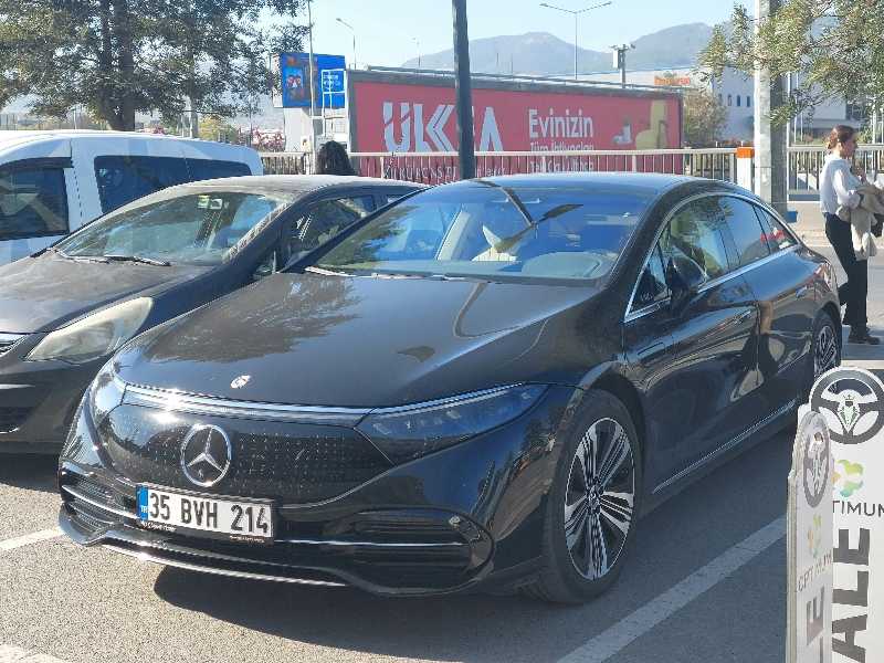 Mercedes-Benz EQS spotted in İzmir