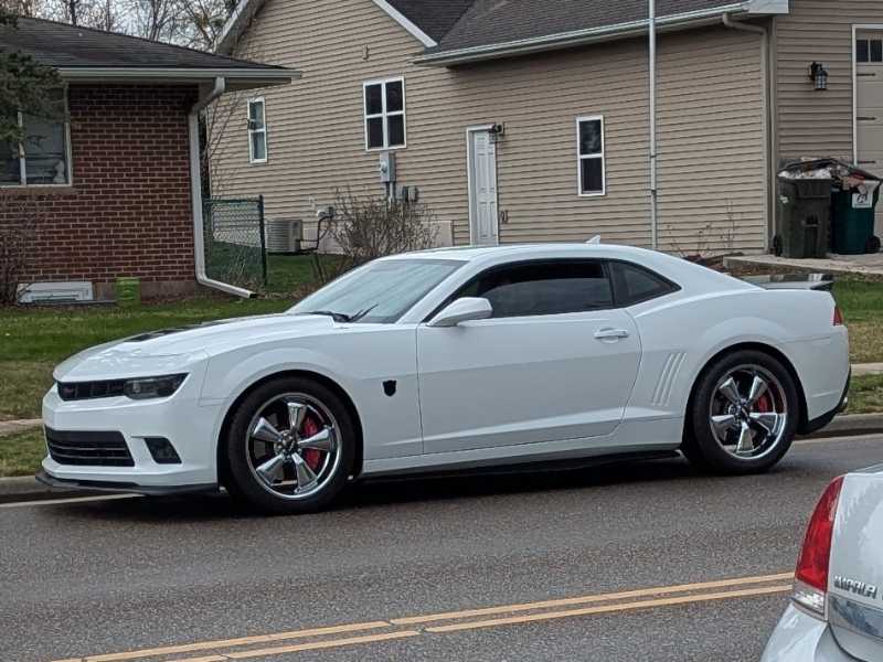 Chevrolet Camaro (2015) spotted in Eau Claire, United States
