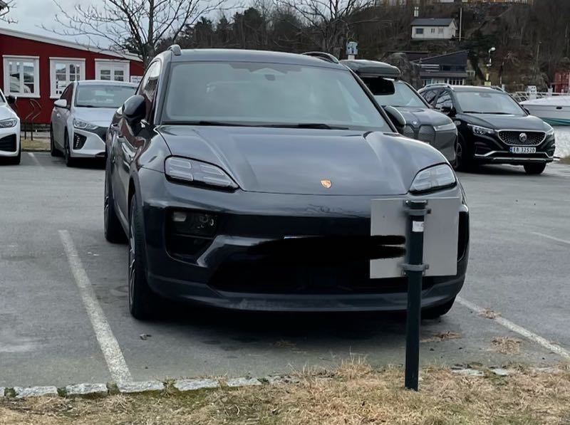 Porsche Macan (2023) spotted in Oslo, Norway