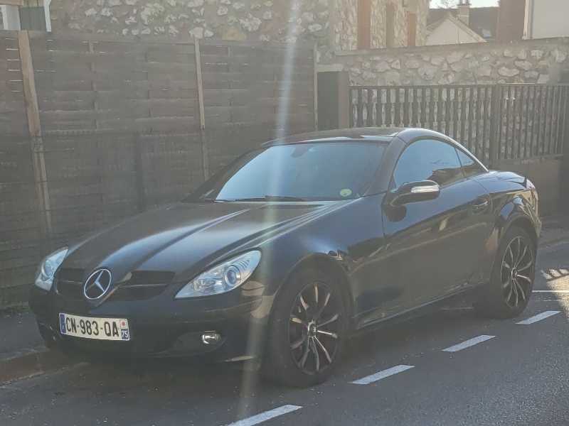 Mercedes-Benz SLK 200 spotted in Marne La Vallée