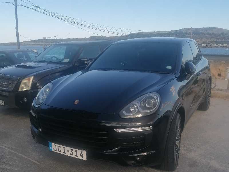 Porsche Cayenne (2015) spotted in San Pawl il-Baħar, Malta