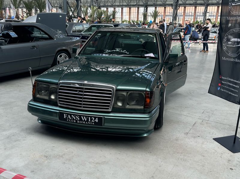 Mercedes-Benz W124 spotted in Bucharest