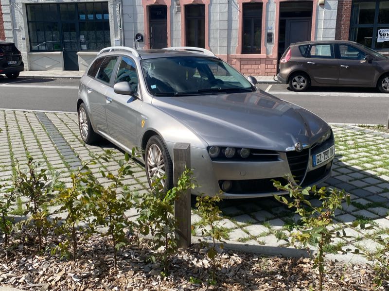 Alfa Romeo 159 Sportwagon (2007) spotted in Valenciennes, France