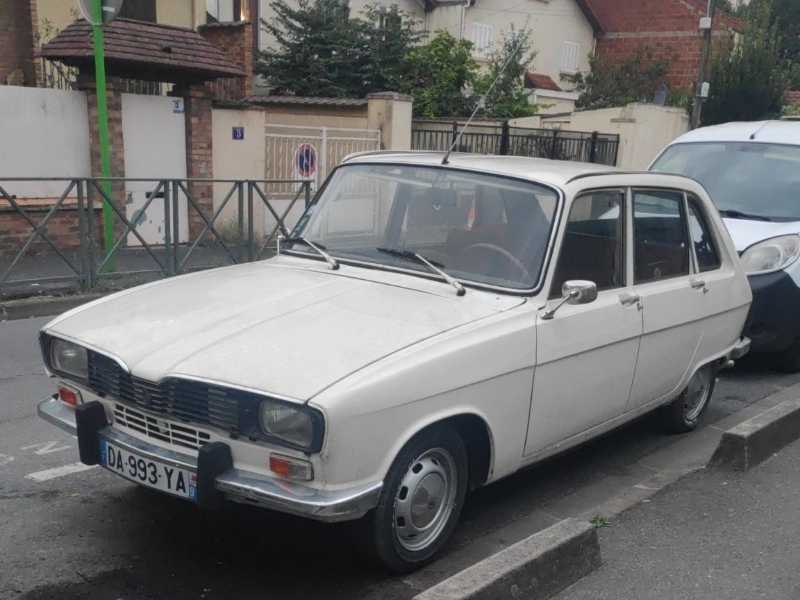 Renault 12 spotted in Paris
