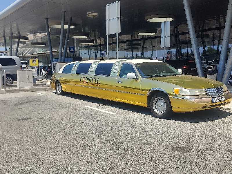Lincoln Town Car Limousine spotted in Dubrovnik