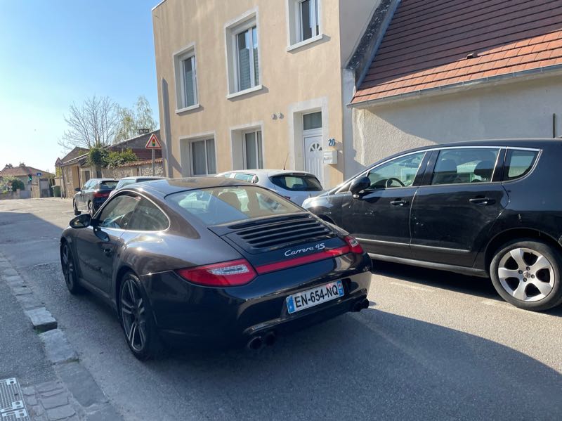 Porsche Carrera 4S spotted in Saint-Quentin-en-Yvelines