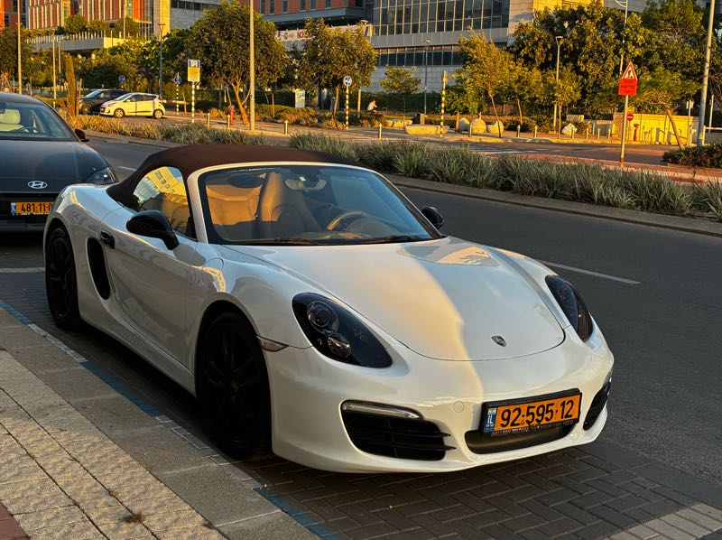 Porsche Boxster spotted in Reẖovot
