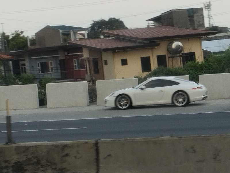 Porsche 911 spotted in Paranaque City