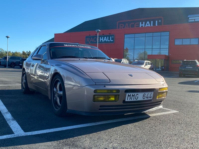Porsche 944 (1982) spotted in Stockholm, Sweden