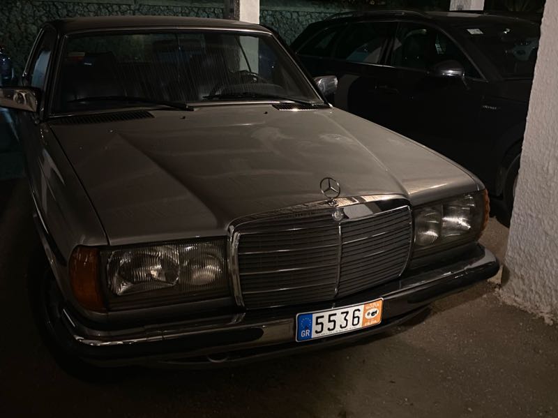 Mercedes-Benz W123 spotted in Iliókastron