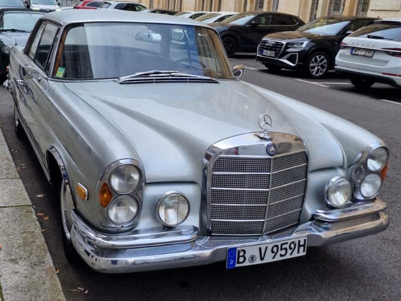 Mercedes-Benz W108 280S (1968) spotted in Berlin, Germany