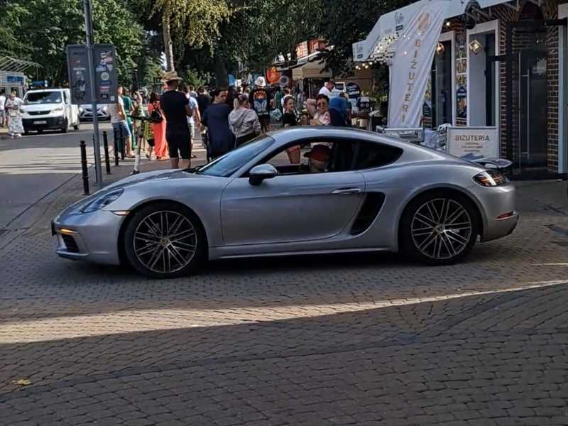 Porsche 718 Cayman spotted in Koszalin