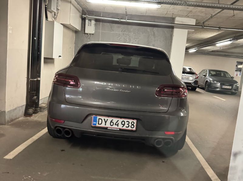 Porsche Macan Turbo spotted in Århus